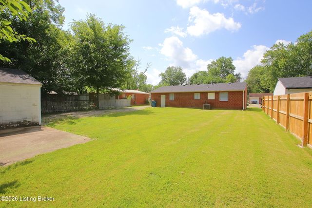 707 Sinclair St, Fairdale, KY 40118