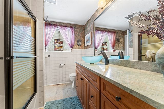 28 Johnson Rd, Sutton, MA 01590