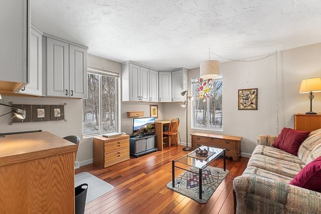 28 Johnson Rd, Sutton, MA 01590