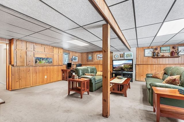 28 Johnson Rd, Sutton, MA 01590