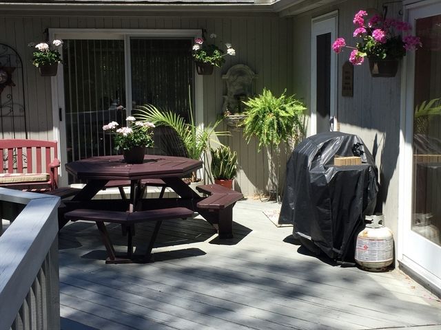 28 Johnson Rd, Sutton, MA 01590