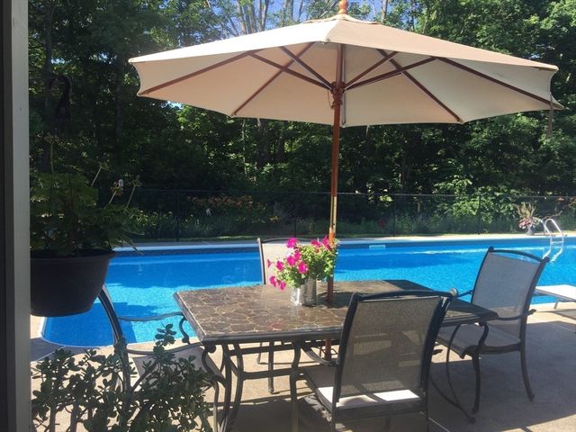 28 Johnson Rd, Sutton, MA 01590