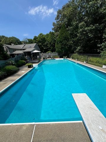 28 Johnson Rd, Sutton, MA 01590