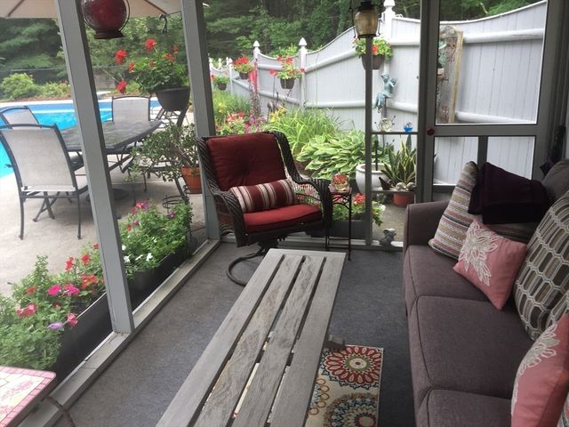 28 Johnson Rd, Sutton, MA 01590