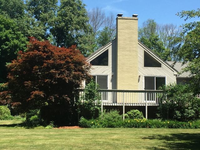 28 Johnson Rd, Sutton, MA 01590