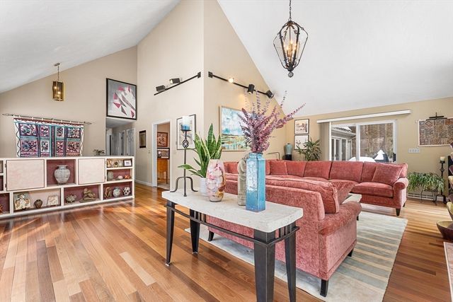 28 Johnson Rd, Sutton, MA 01590