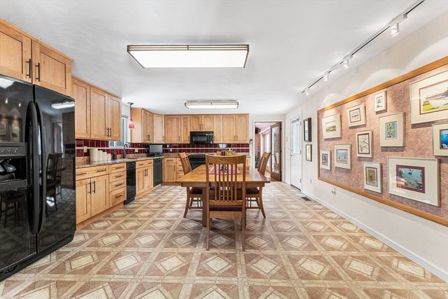 28 Johnson Rd, Sutton, MA 01590