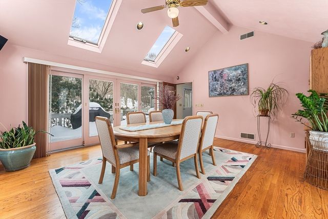 28 Johnson Rd, Sutton, MA 01590