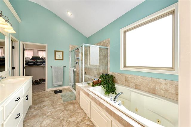 1917 SW Sage Canyon Road, Lee's Summit, MO 64082