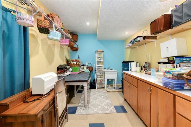 1917 SW Sage Canyon Road, Lee's Summit, MO 64082