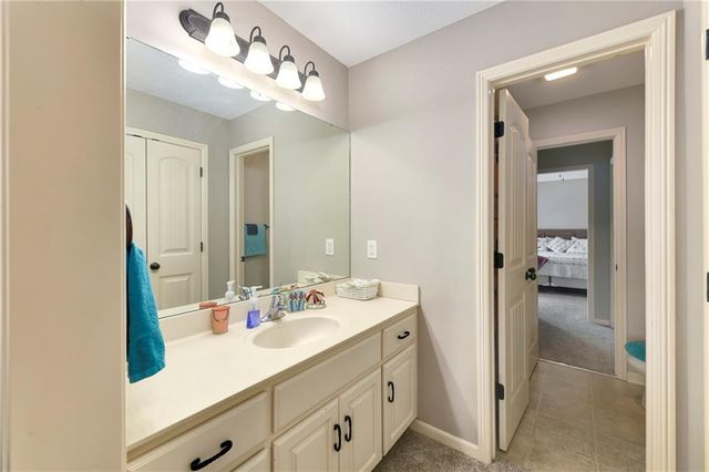 1917 SW Sage Canyon Road, Lee's Summit, MO 64082