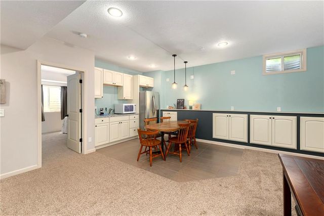 1917 SW Sage Canyon Road, Lee's Summit, MO 64082