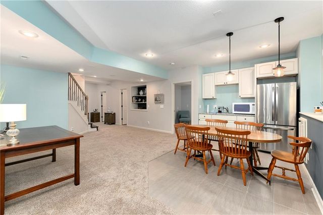 1917 SW Sage Canyon Road, Lee's Summit, MO 64082