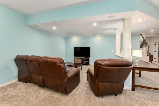 1917 SW Sage Canyon Road, Lee's Summit, MO 64082
