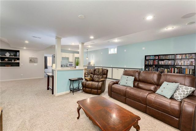 1917 SW Sage Canyon Road, Lee's Summit, MO 64082