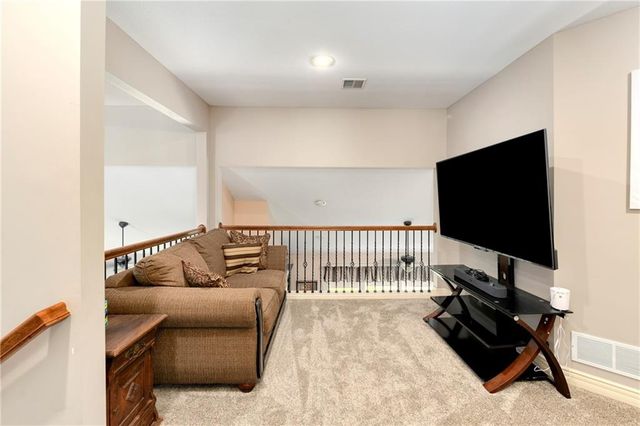 1917 SW Sage Canyon Road, Lee's Summit, MO 64082