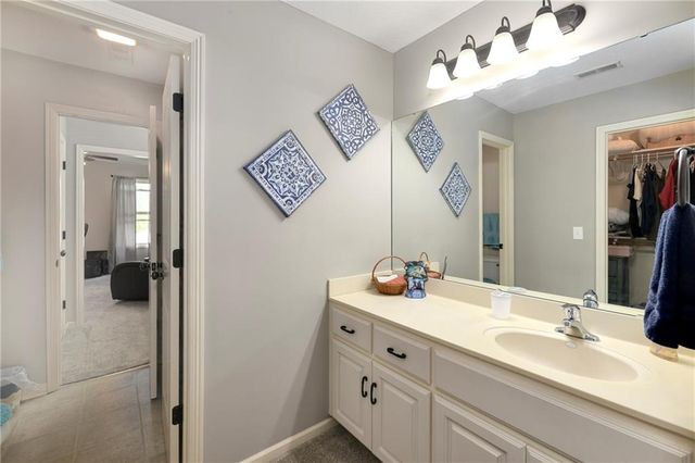 1917 SW Sage Canyon Road, Lee's Summit, MO 64082