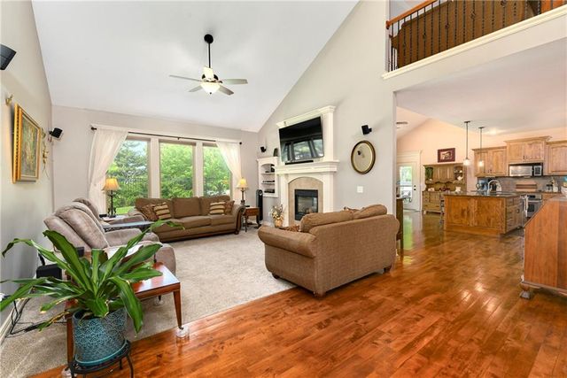 1917 SW Sage Canyon Road, Lee's Summit, MO 64082