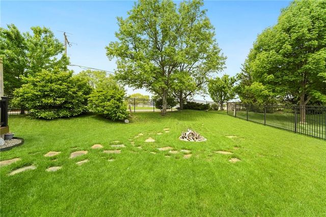 1917 SW Sage Canyon Road, Lee's Summit, MO 64082