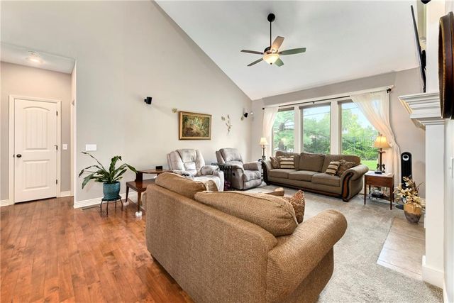 1917 SW Sage Canyon Road, Lee's Summit, MO 64082