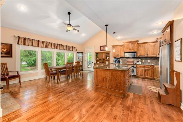 1917 SW Sage Canyon Road, Lee's Summit, MO 64082