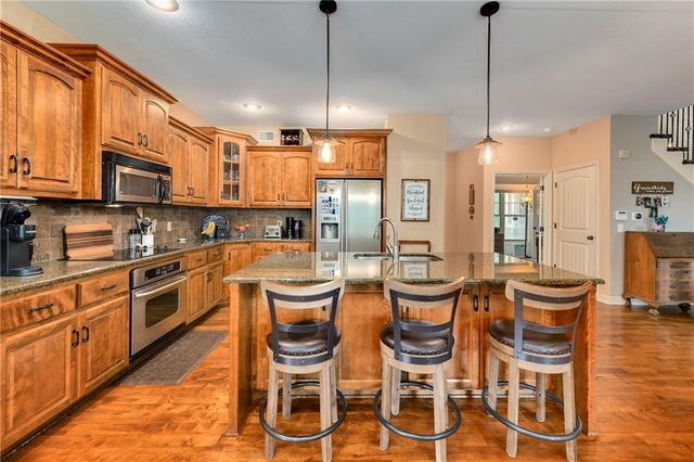 1917 SW Sage Canyon Road, Lee's Summit, MO 64082