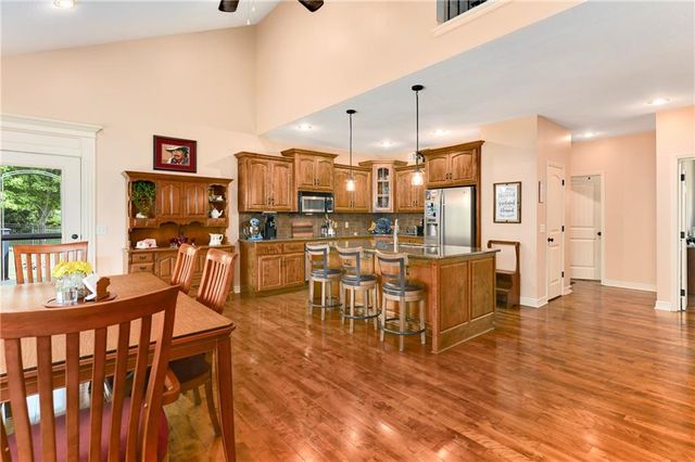 1917 SW Sage Canyon Road, Lee's Summit, MO 64082