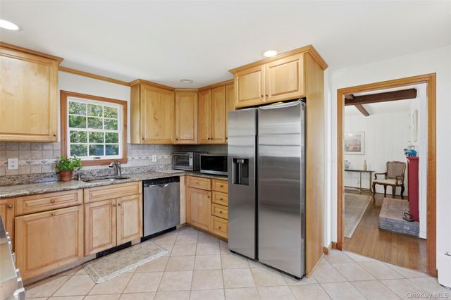 196 Old Field Road, Old Field, NY 11733