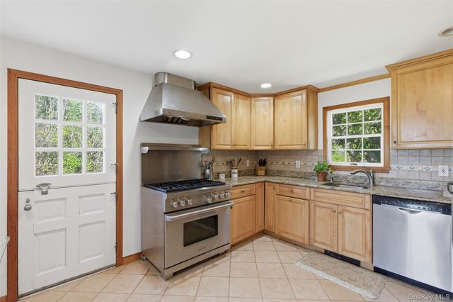196 Old Field Road, Old Field, NY 11733