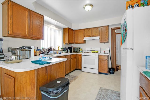 5010 Kelly Drive, Warren, MI 48092