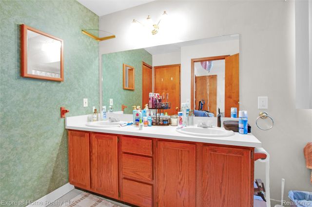 5010 Kelly Drive, Warren, MI 48092