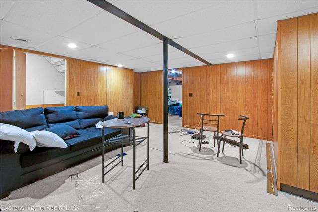 5010 Kelly Drive, Warren, MI 48092