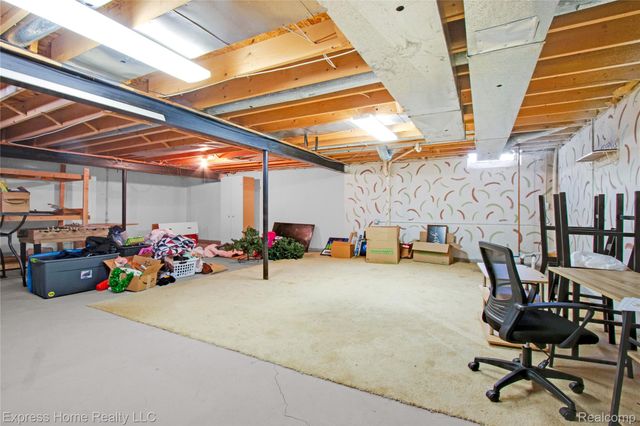 5010 Kelly Drive, Warren, MI 48092