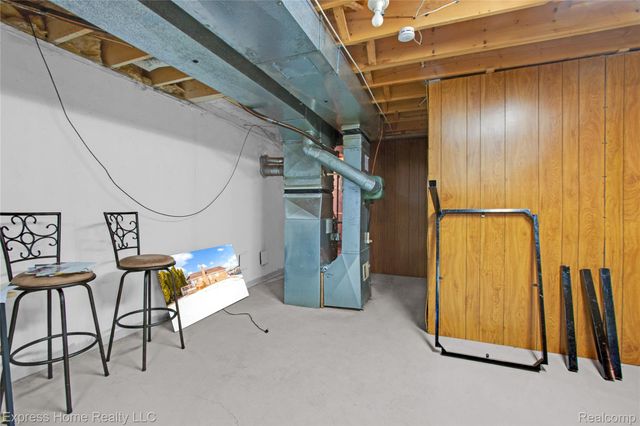 5010 Kelly Drive, Warren, MI 48092