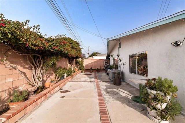 911 E La Verne, Pomona, CA 91767