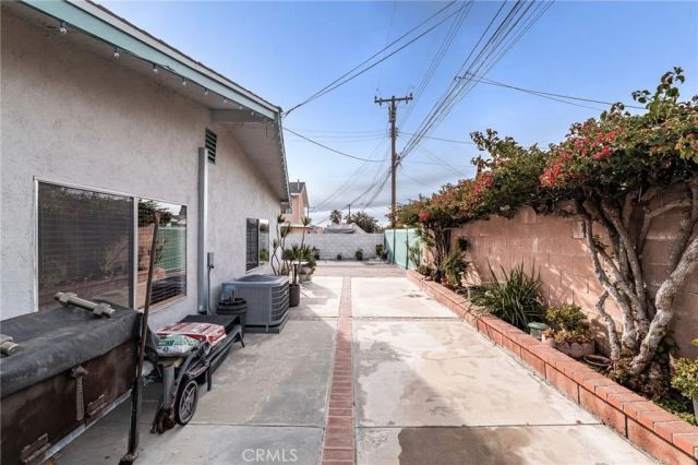 911 E La Verne, Pomona, CA 91767