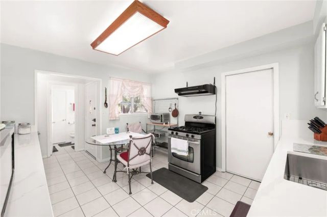 911 E La Verne, Pomona, CA 91767