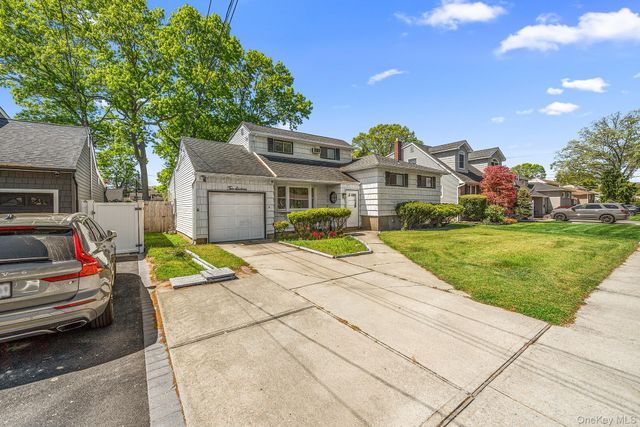 216 Oak Street, Massapequa Park, NY 11762