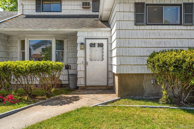 216 Oak Street, Massapequa Park, NY 11762