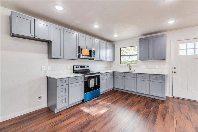 112 Gazley ST, Smithville, TX 78957