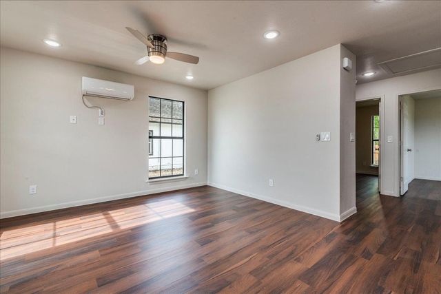 112 Gazley ST, Smithville, TX 78957