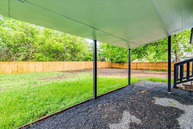 112 Gazley ST, Smithville, TX 78957