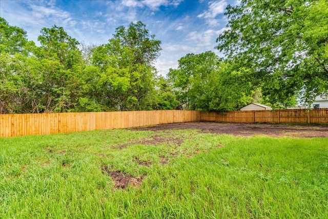 112 Gazley ST, Smithville, TX 78957