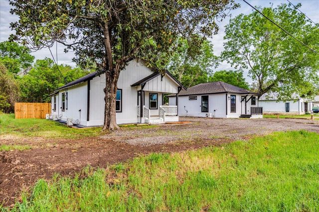 112 Gazley ST, Smithville, TX 78957