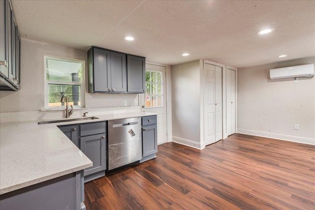112 Gazley ST, Smithville, TX 78957