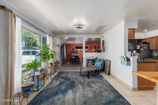 7102 E 33rd Place, Tucson, AZ 85710