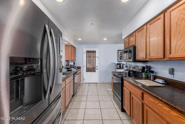 7102 E 33rd Place, Tucson, AZ 85710