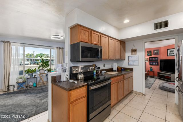 7102 E 33rd Place, Tucson, AZ 85710