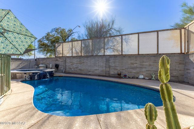 7102 E 33rd Place, Tucson, AZ 85710