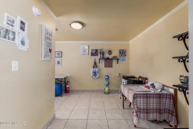 7102 E 33rd Place, Tucson, AZ 85710